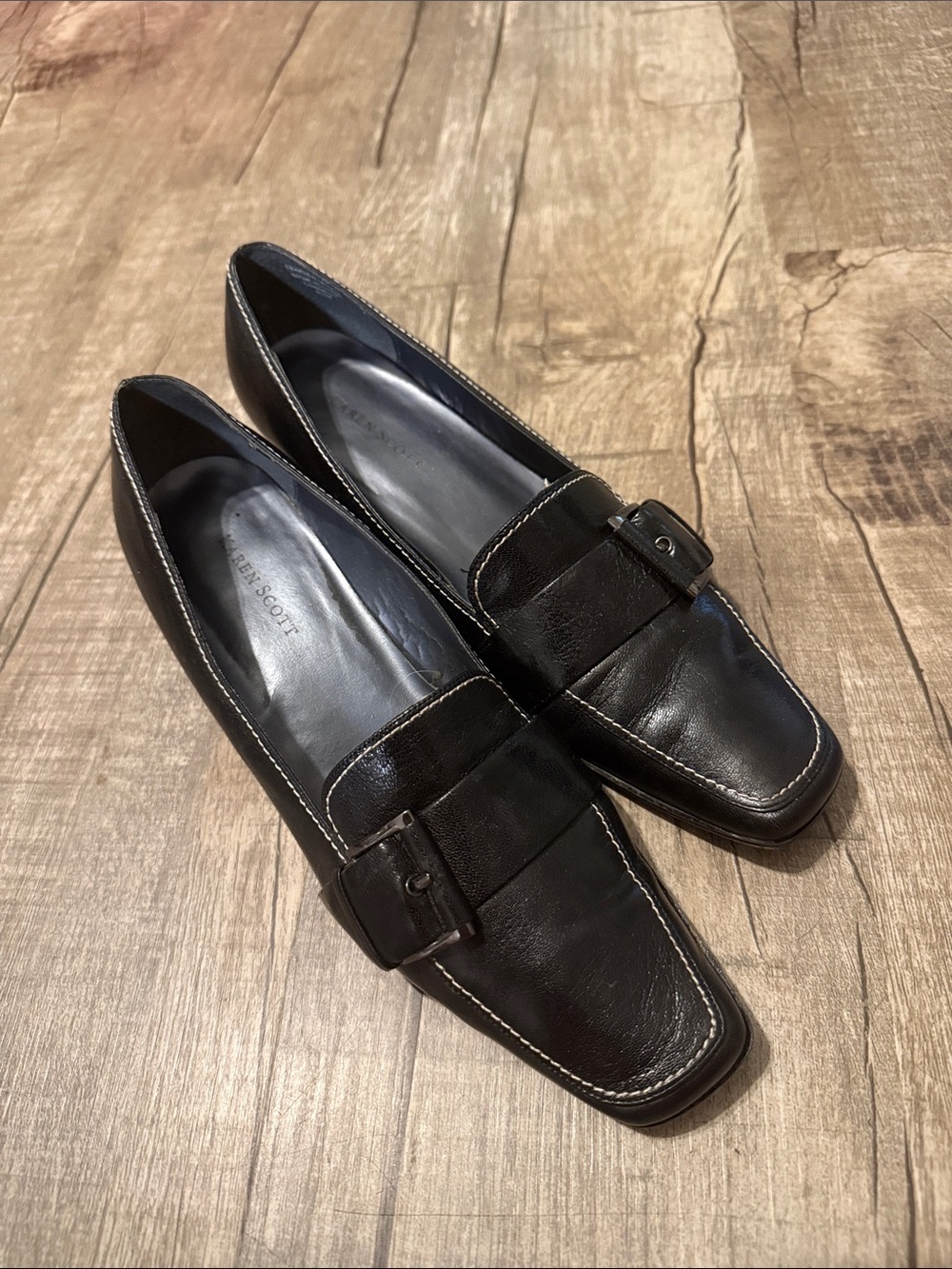 Karen Scott Black Leather Buckle Kitten heel with Contrast Stitch size 8.5